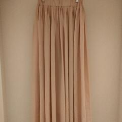 ピンクベージュのガウチョパンツ