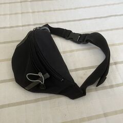 商談中【【値下げ】ウエストポーチ　黒色