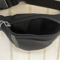 商談中【【値下げ】ウエストポーチ　黒色の画像