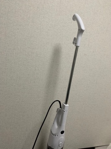 【現在取引中】片手で扱える軽量掃除機(ほぼ新品)