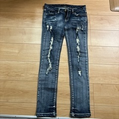 ダメージジーンズ