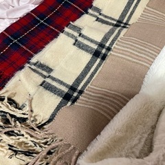 レディース🎀マフラー🍎3枚まとめて☺️学生の時制服に合わせて使ってました☺︎制服に似合うと思います🎀ベージュ売り切れの画像