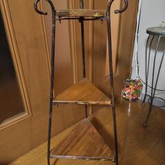 三角の棚