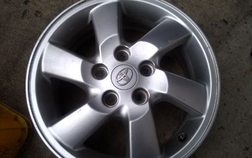 トヨタ純正5穴16インチアルミホイール
