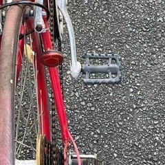 クロスバイク　中古　自転車　赤　レア品　700C 鍵付き　ライト付き　ギア付きの画像