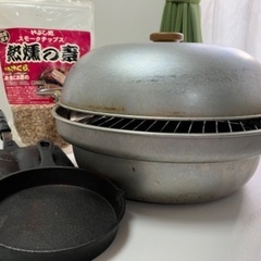 燻製鍋とホットサンドメーカーとスキレットとスモークチップのセット...