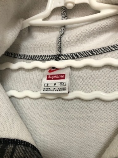美品！シュプリーム Supreme ナイキ NIKE コラボ パーカー