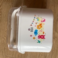 哺乳瓶などの消毒容器