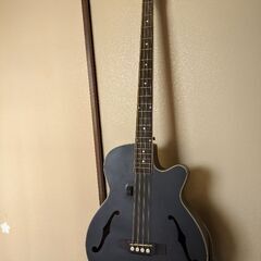 アコースティックの響きが良い、ベース。