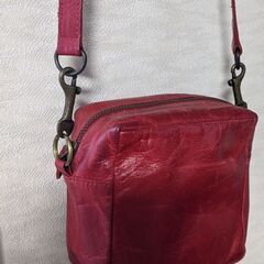 革製　赤いポシェット