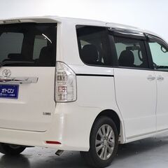 【車内広々！！】後席モニター付きなのでお子様にも喜ばれます！！の画像