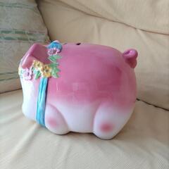 可愛いブタの貯金箱　の画像