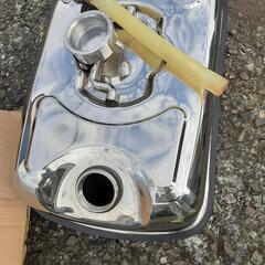 ガソリン携行缶　20リットル　ステンレス？の画像