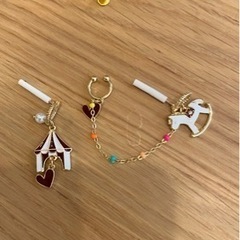 ピアス　新品未使用　メリーゴーランド　夢かわクリスマス　イヤーカフ