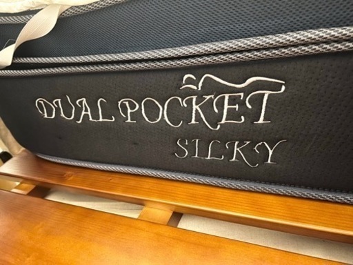 ※週末限定値下げ　《使用期間1年半　定価約13万円》 マットレスのみ　ワイドクイーン