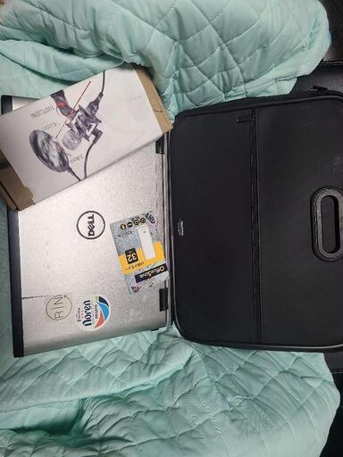 DELLノートパソコン　　ケース、マイク、USBメモリ付き