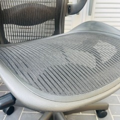 《売約済》Aeron Chairs ハーマンミラー hermanmiller アーロンチェア 検　Bサイズ　Bタイプ　フル　フル装備　ランバーサポート　スタンダード　タイプ　座メッシュ KOKUYO  ing Gliding Chair コクヨ　イング　スチールケース　steelcase　デスクチェア　OAチェア　展示品　メッシュ　ポリッシュ　OKAMURA オカムラ コンテッサ Contessa の画像