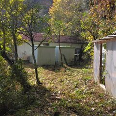 山の中の小さな家　畑付き − 千葉県