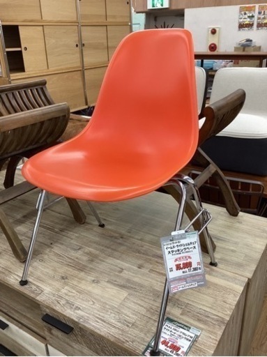 KK-69【新入荷　リサイクル品】ヴィトラ　イームズ　サイドシェルチェア　スタッキングベース　オレンジ