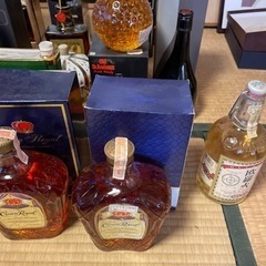 おじいちゃんのコレクションのお酒の画像