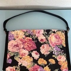 riendaリエンダバッグ型マルチポーチの画像