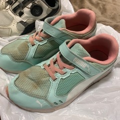 女の子　スニーカー　2つセットの画像