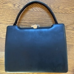 バンドバッグ　革製