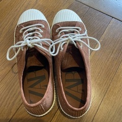 ZARA スニーカーの画像