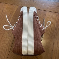 ZARA スニーカーの画像