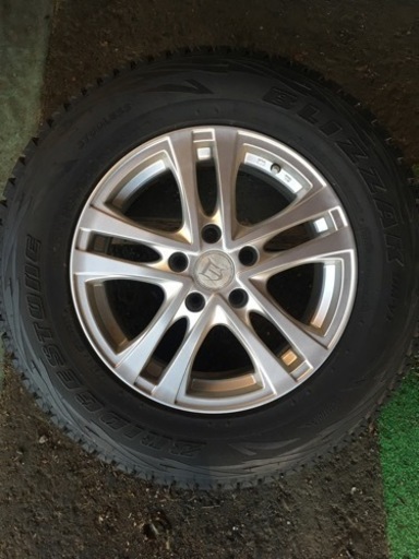 215 70 16 デリカd5タイヤ