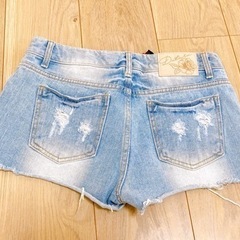 DaTuRa ショートパンツの画像