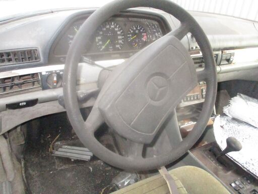 メルセデス―ベンツー600SEC-エヤーバツク装備ハンドル