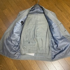 メンズスーツ　グレーの画像