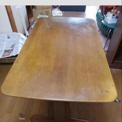 ダイニングテーブルの画像