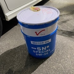 エンジンオイルペール缶😊色んな用途に😊