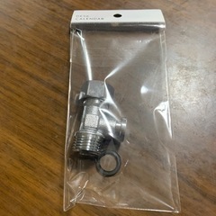 止水栓に取付けてシャワートイレへの給水を分岐する部品です。 90...