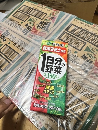 賞味期限2024年5月1日と2024年3月21日。1日分の野菜ジュース2種類36+30個=66個。単価最安値。セット価格4500円 1日分の野菜 缶 190g | 商品情報 | 伊藤園 商品情報サイト