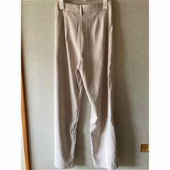 【新品】ハイウエスト　タックパンツ　M  ベージュ　ホワイトの画像