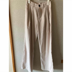 【新品】ハイウエスト　タックパンツ　M  ベージュ　ホワイトの画像
