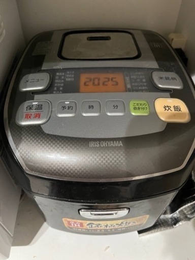 炊飯器　アイリスオーヤマ　5.5合炊き