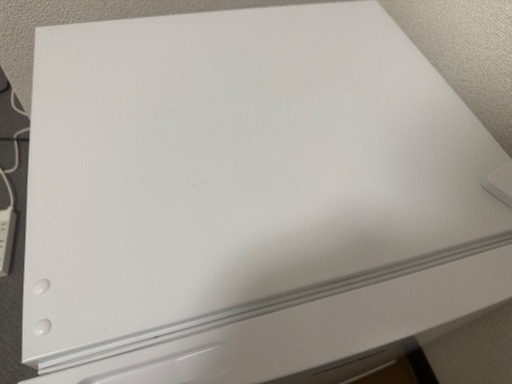 中古の古い小さな冷蔵庫