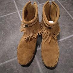 ミネトンカ　フリンジショートブーツ
