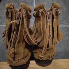 ミネトンカ　フリンジショートブーツの画像