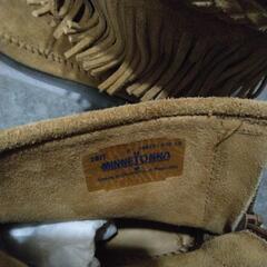 ミネトンカ　フリンジショートブーツの画像