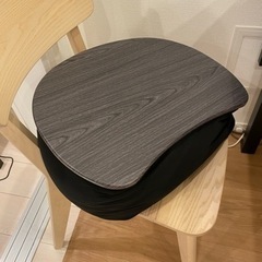【無料、美品】天板付きクッション