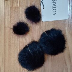 未使用品　ファーピアス　VOTAN　tokyo　ヴォタントーキョーの画像
