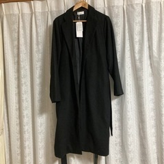Lui’s黒のロングコート