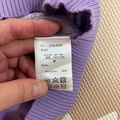BENOの紫トップスの画像