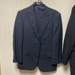 メンズスーツ　黒　ストライプ　クリーニング済