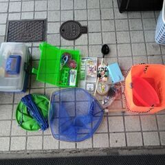 冬なので処分  釣り道工 一式  釣り針 網 バケツ ハサミ ル...